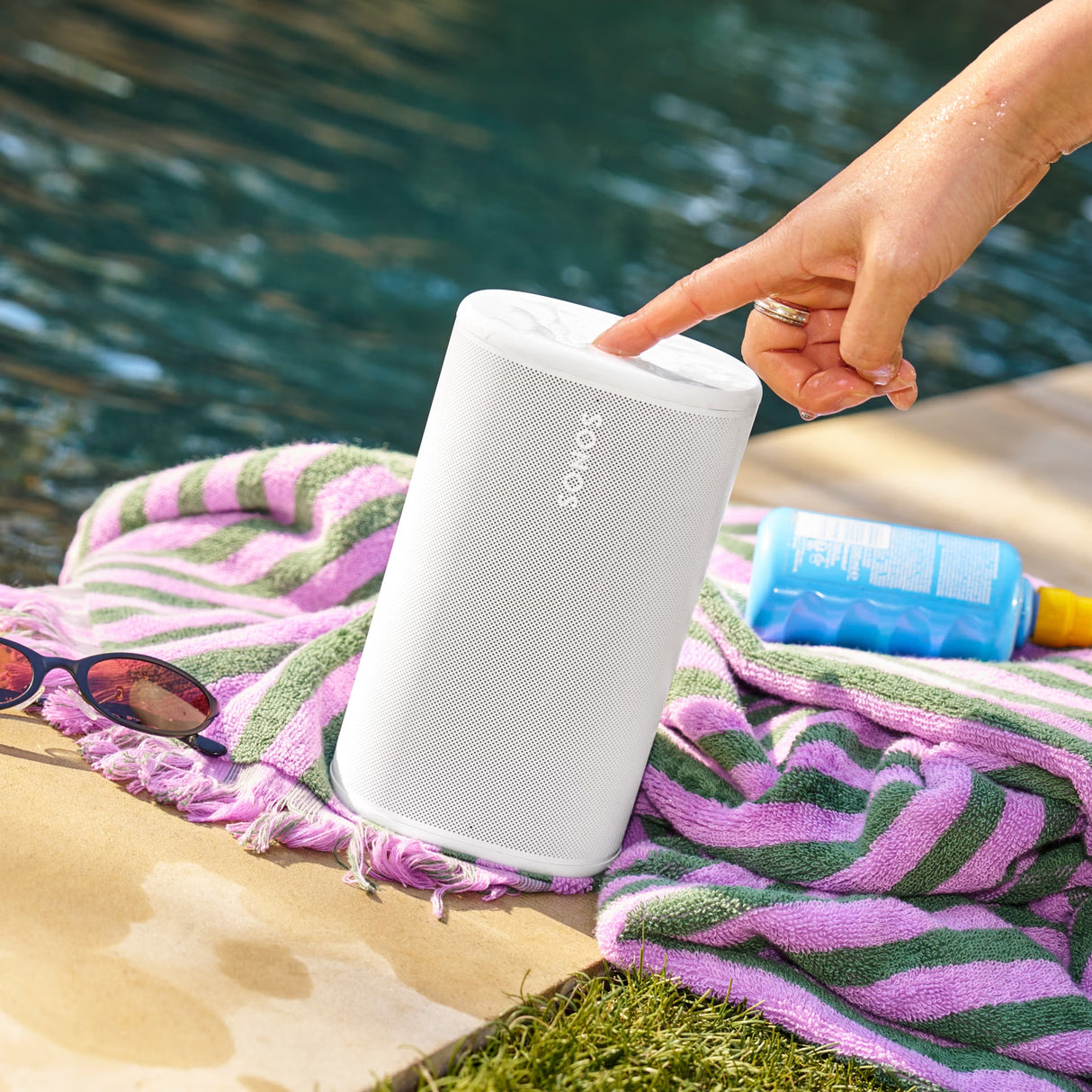 PLAY Wi-Fi Bluetooth Line In IP67 White