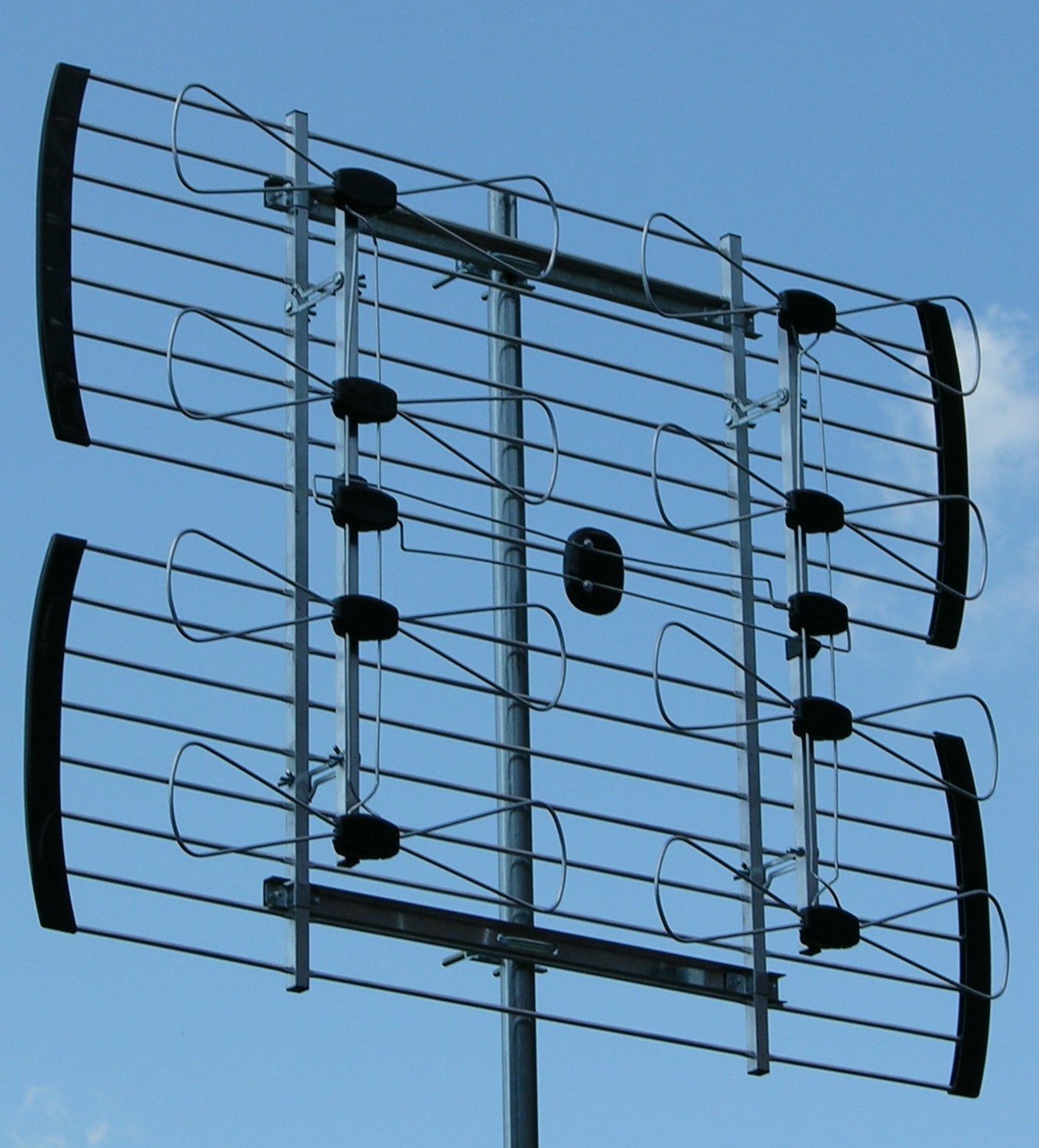 SB48 HiVHF/UHF 8 Bay Antenna Channels 750 Industry Tech Sales